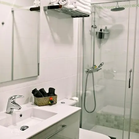 Junto A La Ria & Parking Apartment *